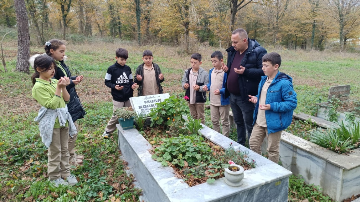 ÖĞRETMENLER GÜNÜ KABİR ZİYARETİMİZ